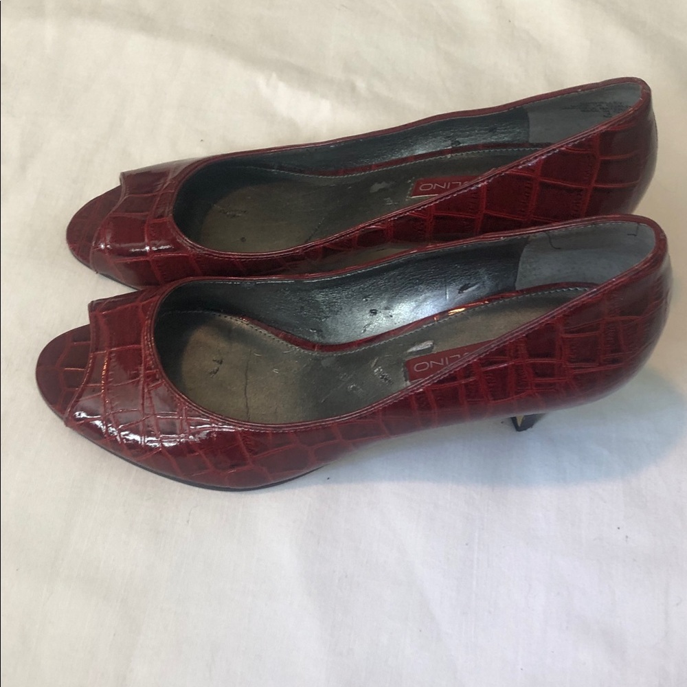 Bandolino Red Croc-Embossed Peep-Toe Heels